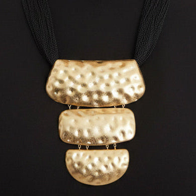 Collana Tasnim